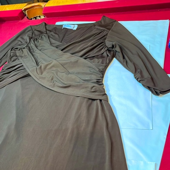 XL BROWN WRAP top DRESS FLATTERING stretchy knit wide neck midi 3/4 Slv slinky - Picture 4 of 14